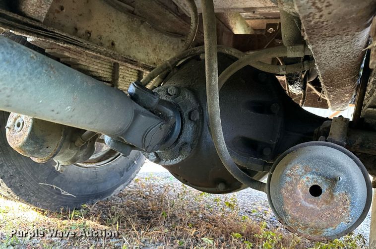 image for item DS2104 1984 International S2554  dump truck