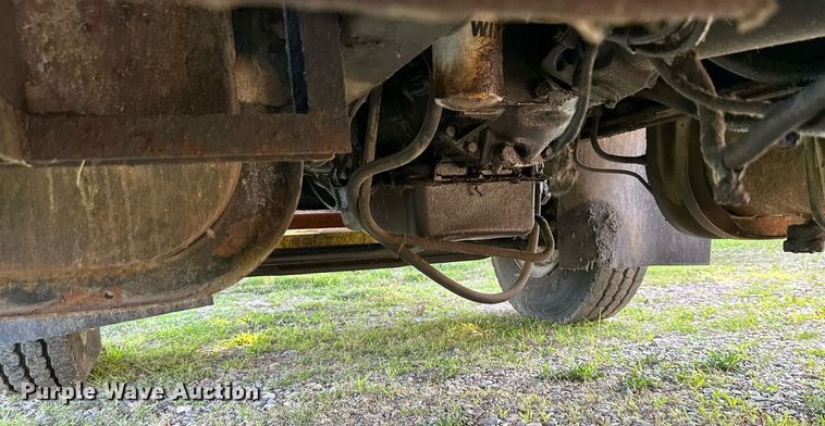 image for item DS2104 1984 International S2554  dump truck