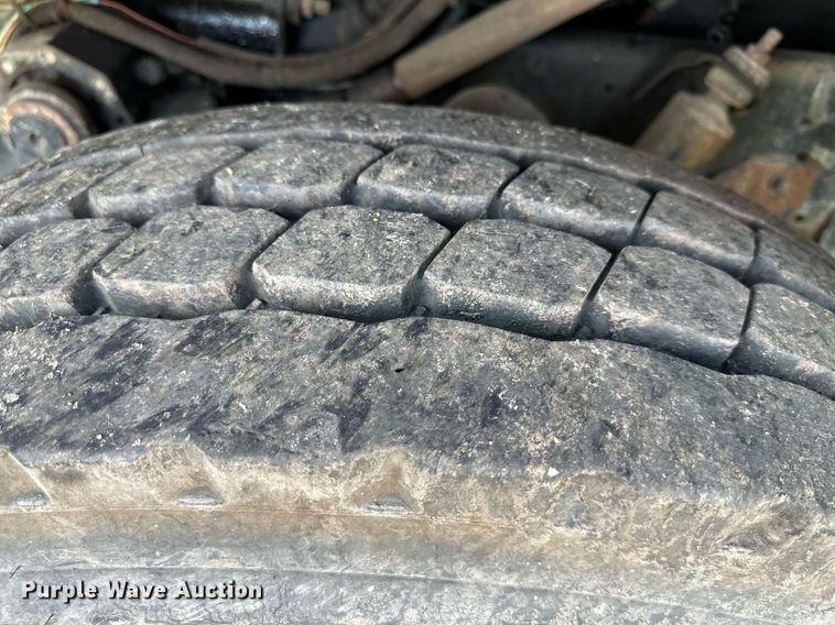 image for item DS2104 1984 International S2554  dump truck