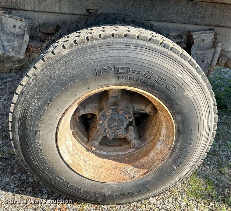 image for item DS2104 1984 International S2554  dump truck