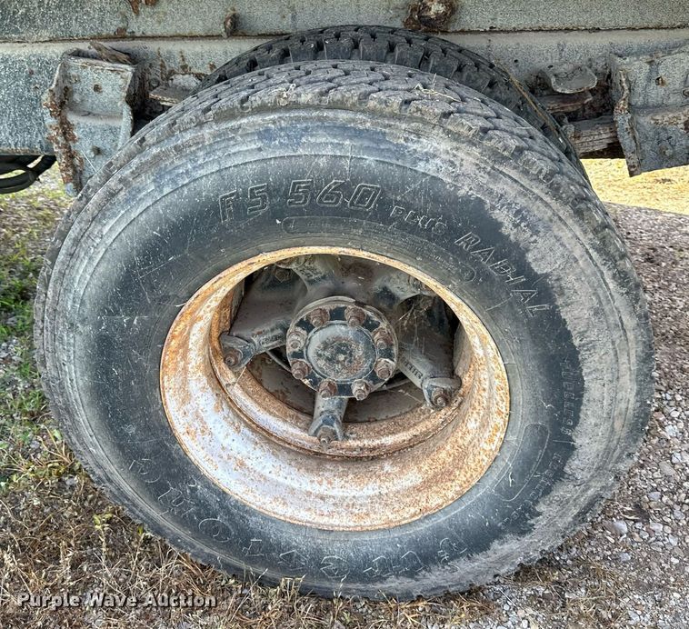 image for item DS2104 1984 International S2554  dump truck