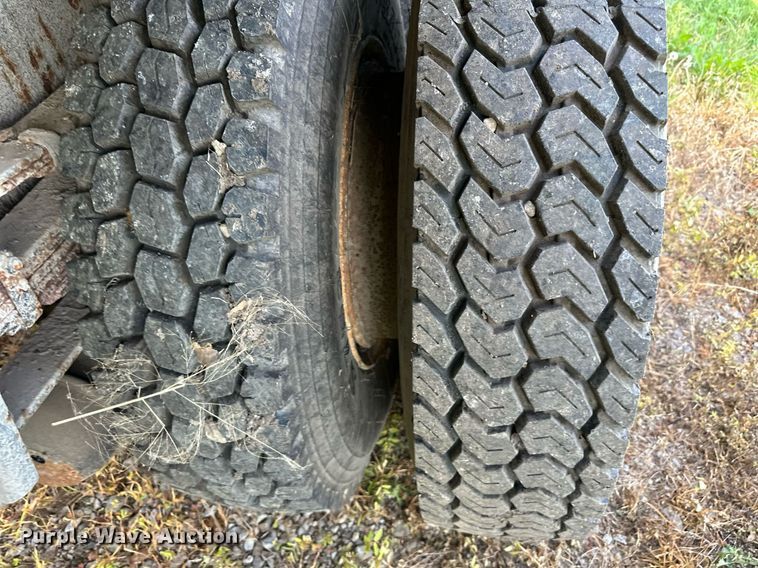 image for item DS2104 1984 International S2554  dump truck