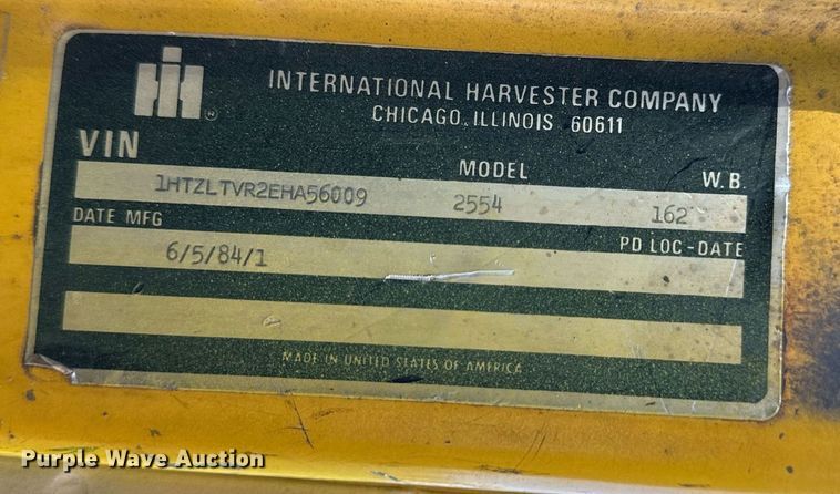 image for item DS2104 1984 International S2554  dump truck