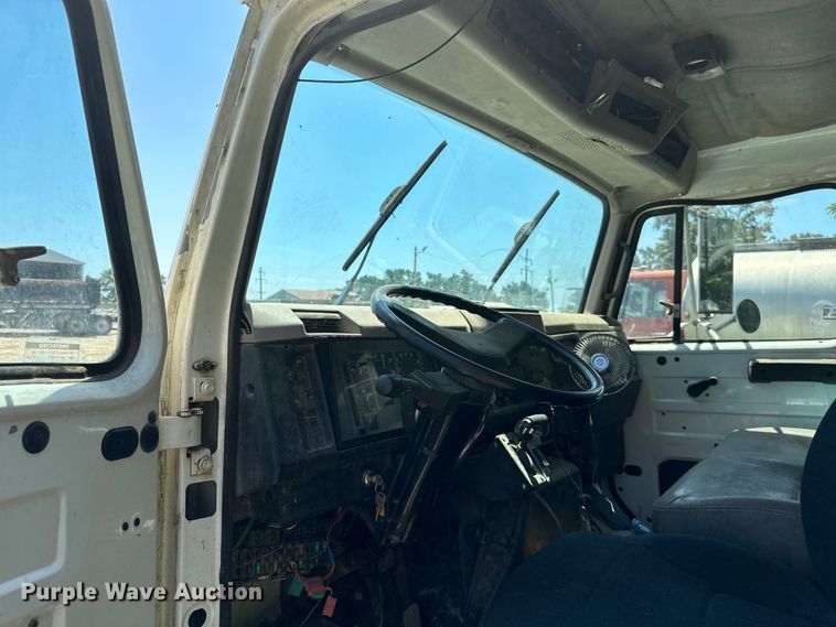 image for item HG9291 1999 International 4900  dump truck