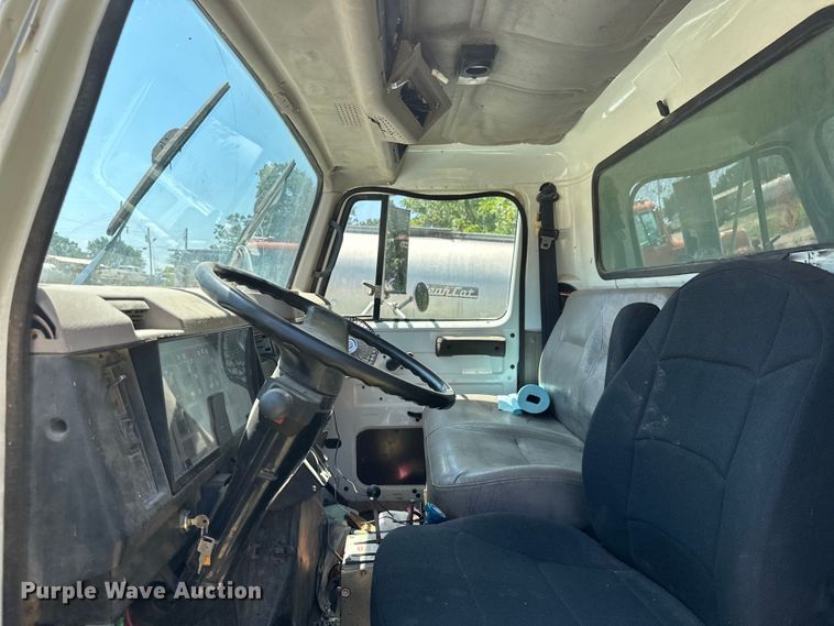 image for item HG9291 1999 International 4900  dump truck