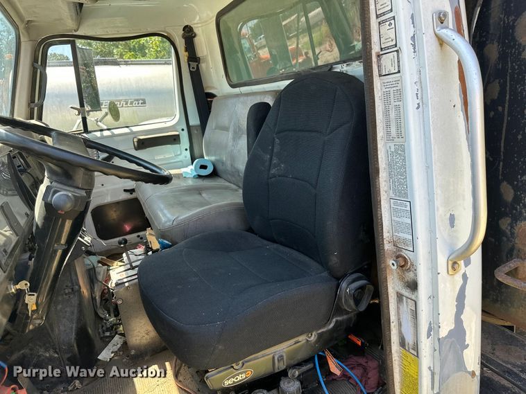 image for item HG9291 1999 International 4900  dump truck