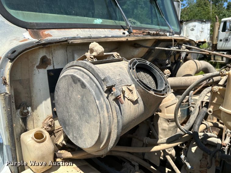 image for item HG9291 1999 International 4900  dump truck