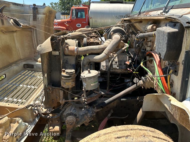 image for item HG9291 1999 International 4900  dump truck