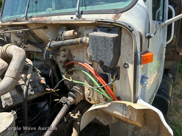 image for item HG9291 1999 International 4900  dump truck