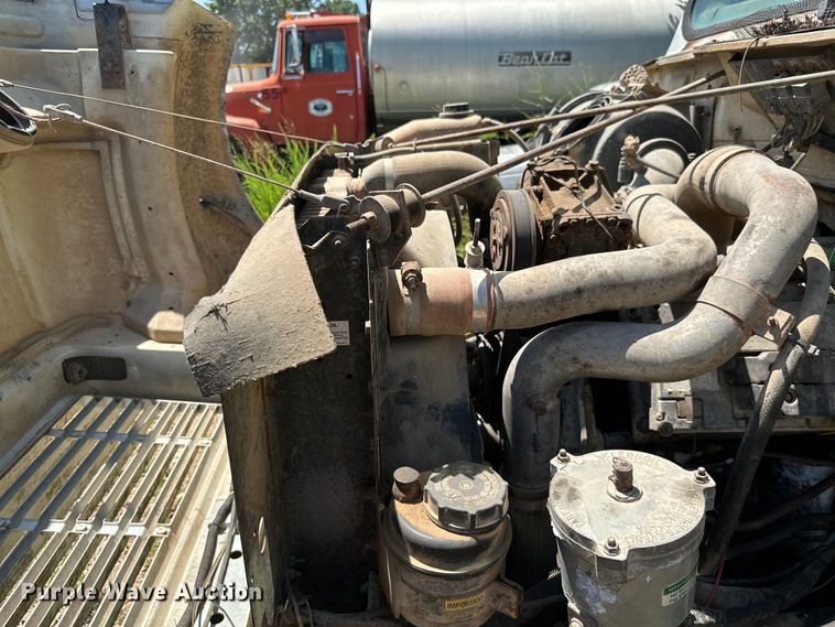 image for item HG9291 1999 International 4900  dump truck