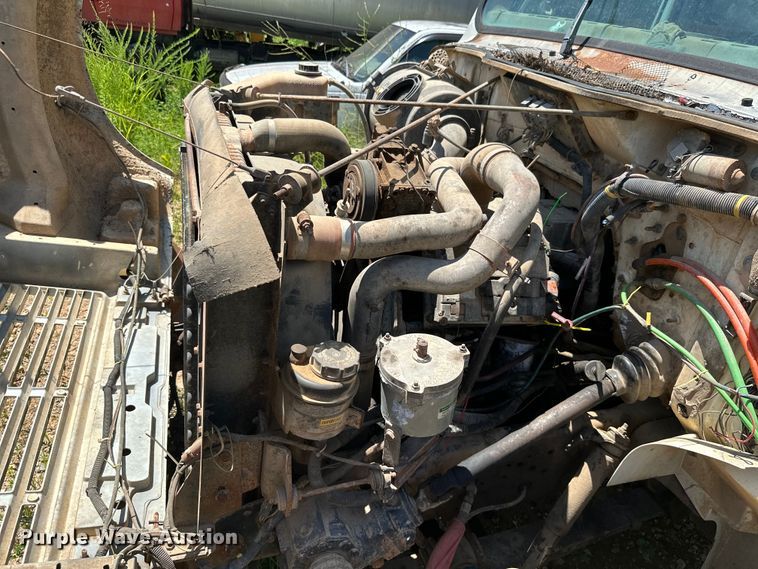 image for item HG9291 1999 International 4900  dump truck