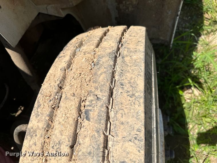 image for item HG9291 1999 International 4900  dump truck