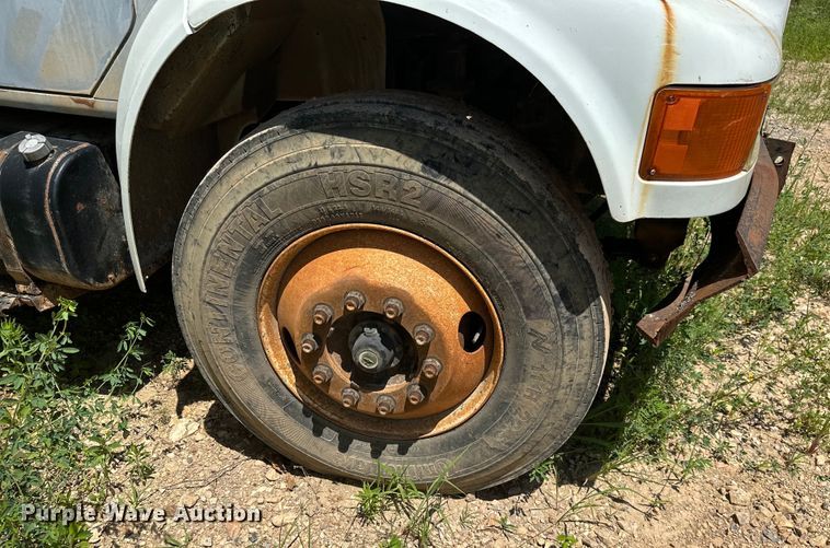 image for item HG9291 1999 International 4900  dump truck