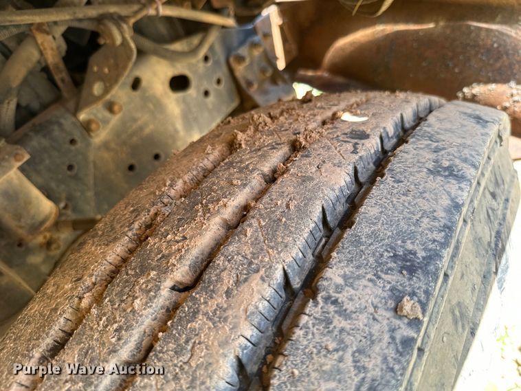 image for item HG9291 1999 International 4900  dump truck