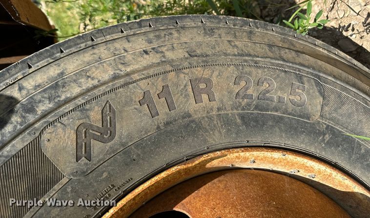 image for item HG9291 1999 International 4900  dump truck