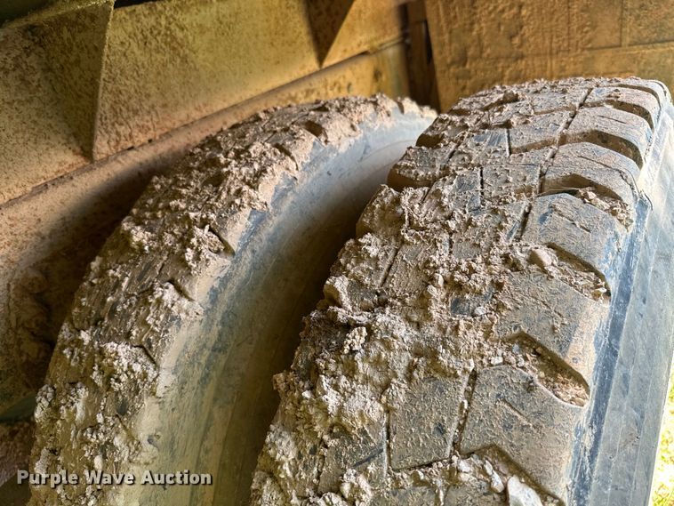 image for item HG9291 1999 International 4900  dump truck