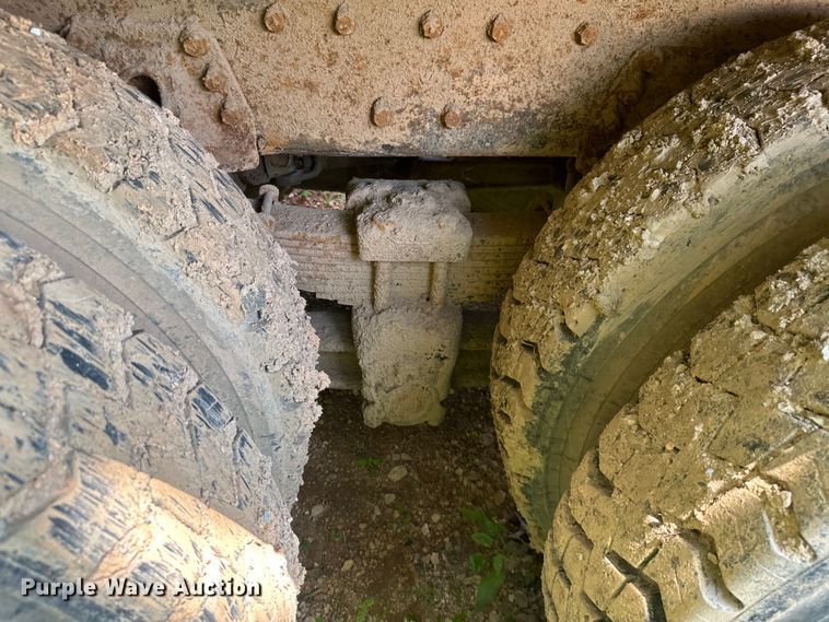 image for item HG9291 1999 International 4900  dump truck