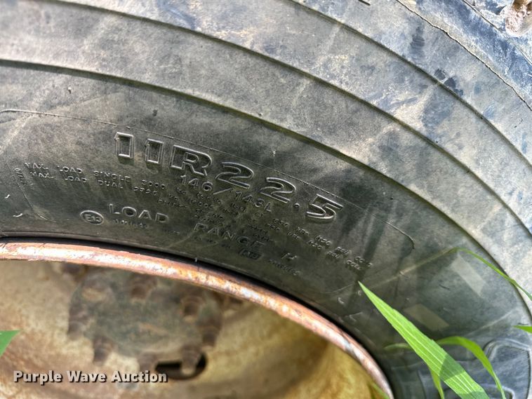 image for item HG9291 1999 International 4900  dump truck