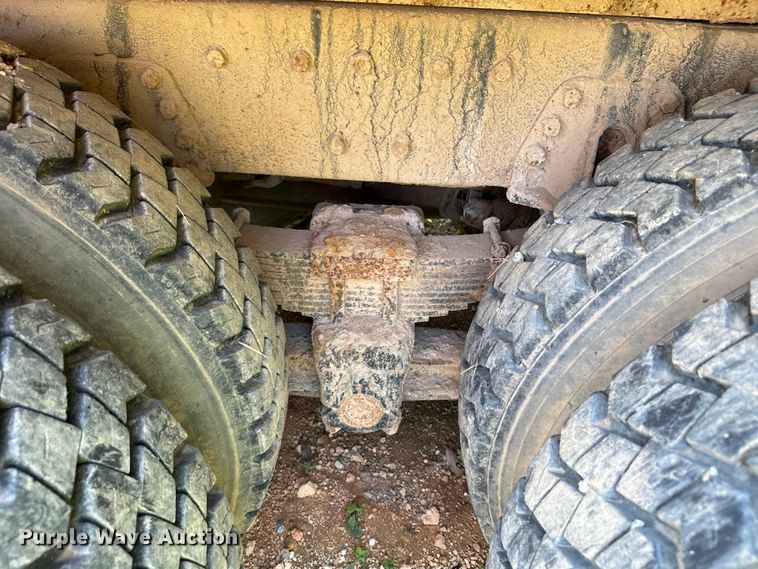 image for item HG9291 1999 International 4900  dump truck