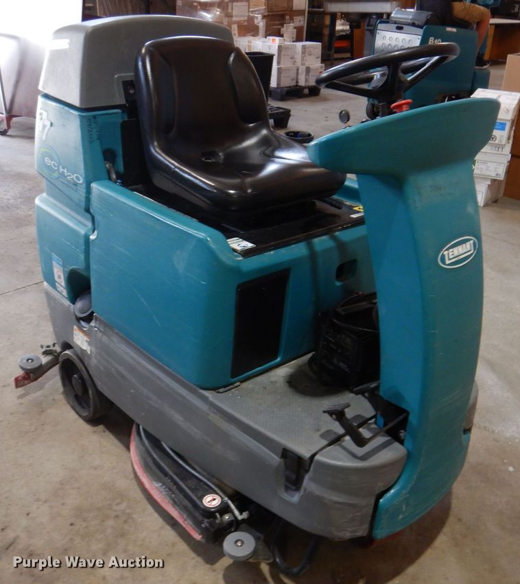 image for item IQ9778 Tennant T7  floor scrubber