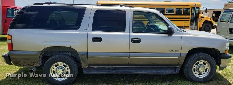 image for item JO9201 2000 Chevrolet Suburban 2500 LS  SUV
