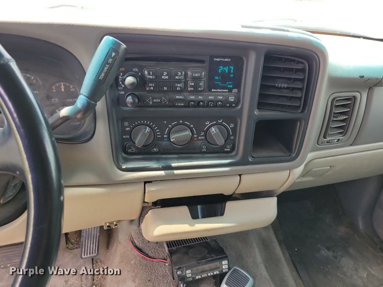 image for item JO9201 2000 Chevrolet Suburban 2500 LS  SUV