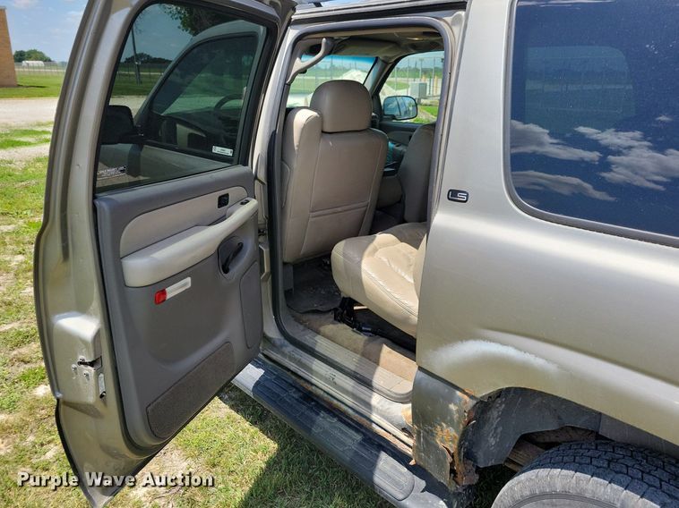 image for item JO9201 2000 Chevrolet Suburban 2500 LS  SUV