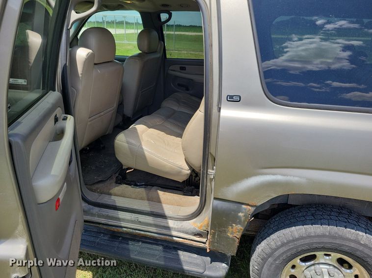 image for item JO9201 2000 Chevrolet Suburban 2500 LS  SUV