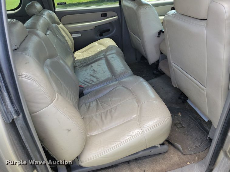 image for item JO9201 2000 Chevrolet Suburban 2500 LS  SUV