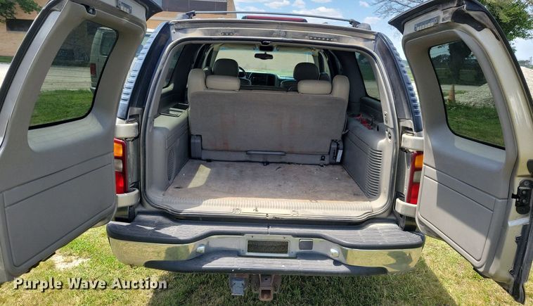image for item JO9201 2000 Chevrolet Suburban 2500 LS  SUV