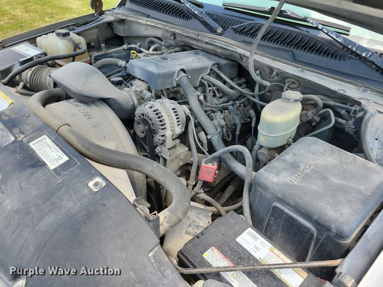 image for item JO9201 2000 Chevrolet Suburban 2500 LS  SUV