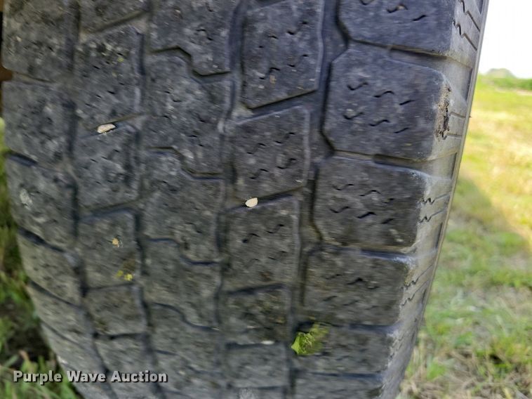 image for item JO9201 2000 Chevrolet Suburban 2500 LS  SUV