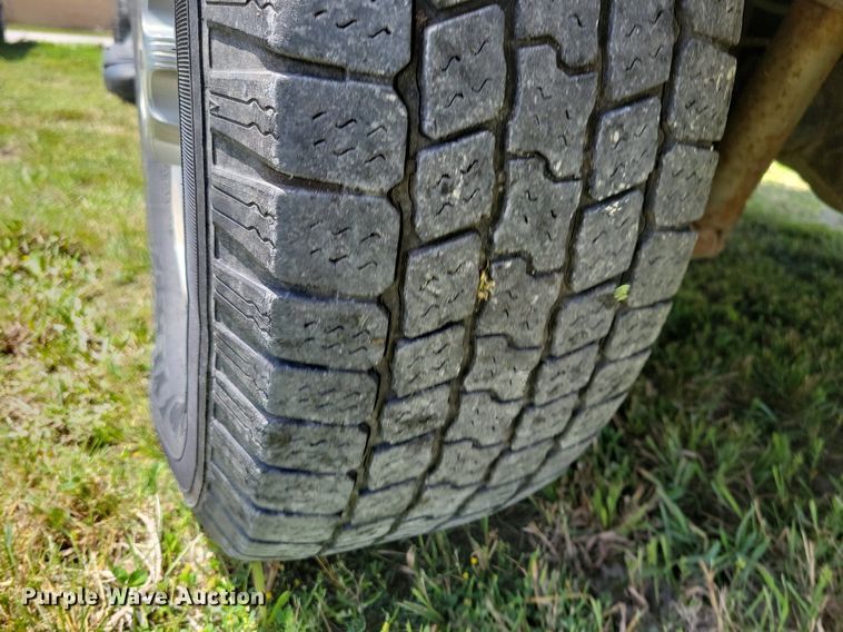 image for item JO9201 2000 Chevrolet Suburban 2500 LS  SUV