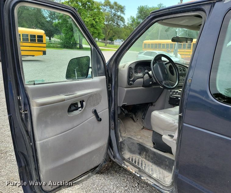 image for item JO9289 2000 Ford E150 XL  van