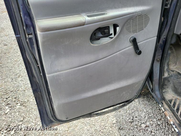 image for item JO9289 2000 Ford E150 XL  van