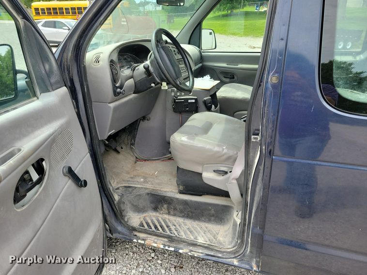 image for item JO9289 2000 Ford E150 XL  van