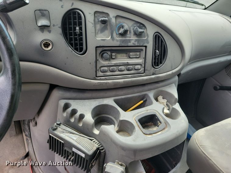 image for item JO9289 2000 Ford E150 XL  van