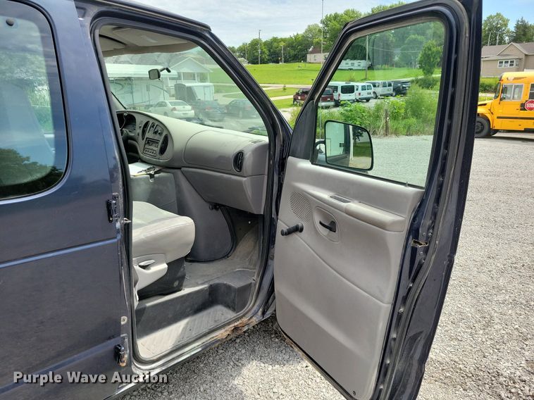 image for item JO9289 2000 Ford E150 XL  van