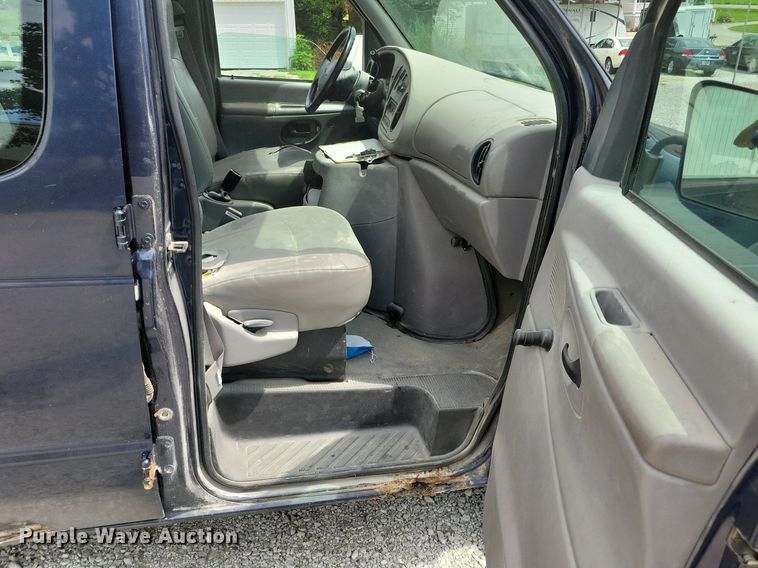 image for item JO9289 2000 Ford E150 XL  van