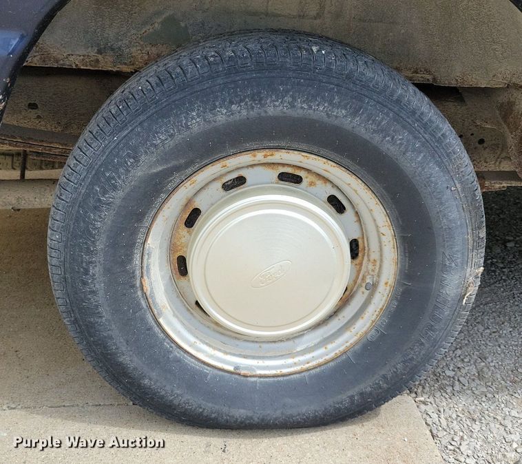 image for item JO9289 2000 Ford E150 XL  van