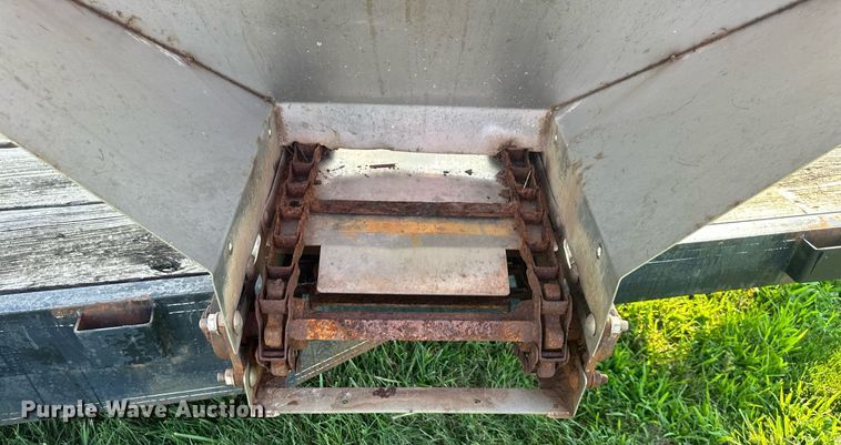 image for item JX9004 Magnum  salt spreader