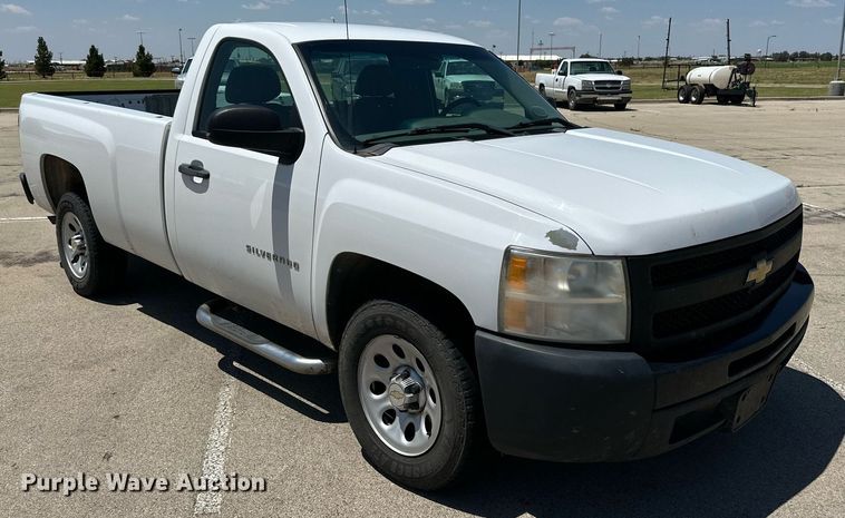 image for item KM9843 2011 Chevrolet Silverado 1500  pickup truck