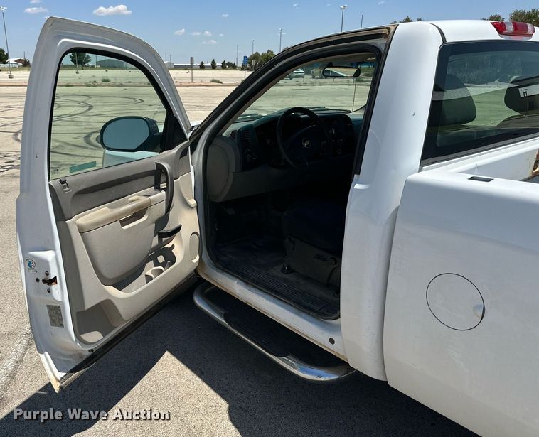 image for item KM9843 2011 Chevrolet Silverado 1500  pickup truck