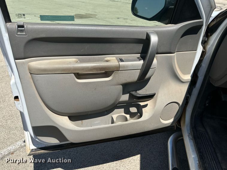 image for item KM9843 2011 Chevrolet Silverado 1500  pickup truck