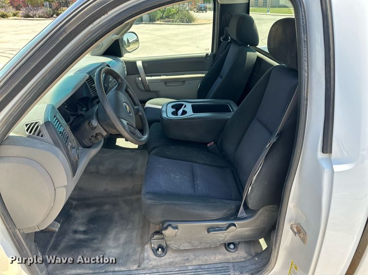 image for item KM9843 2011 Chevrolet Silverado 1500  pickup truck