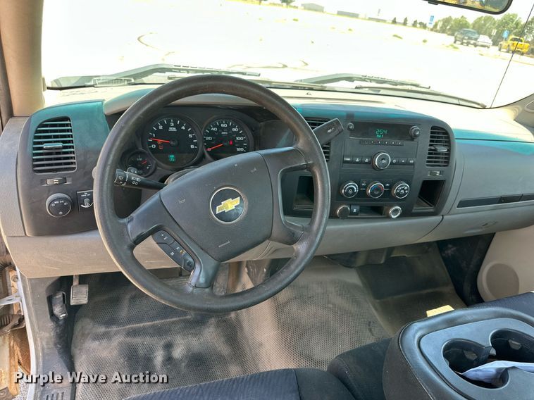 image for item KM9843 2011 Chevrolet Silverado 1500  pickup truck