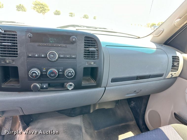 image for item KM9843 2011 Chevrolet Silverado 1500  pickup truck