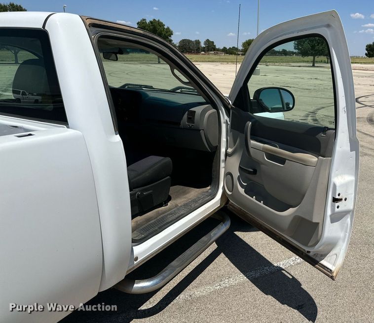 image for item KM9843 2011 Chevrolet Silverado 1500  pickup truck