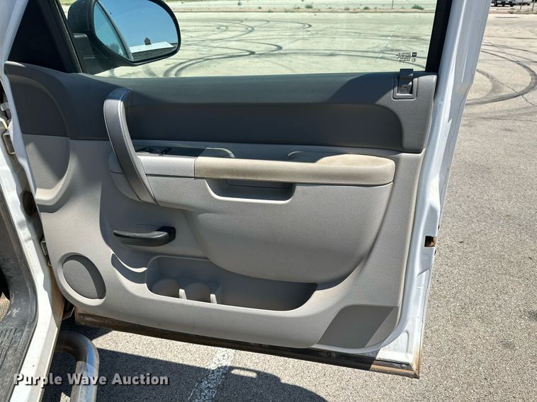 image for item KM9843 2011 Chevrolet Silverado 1500  pickup truck