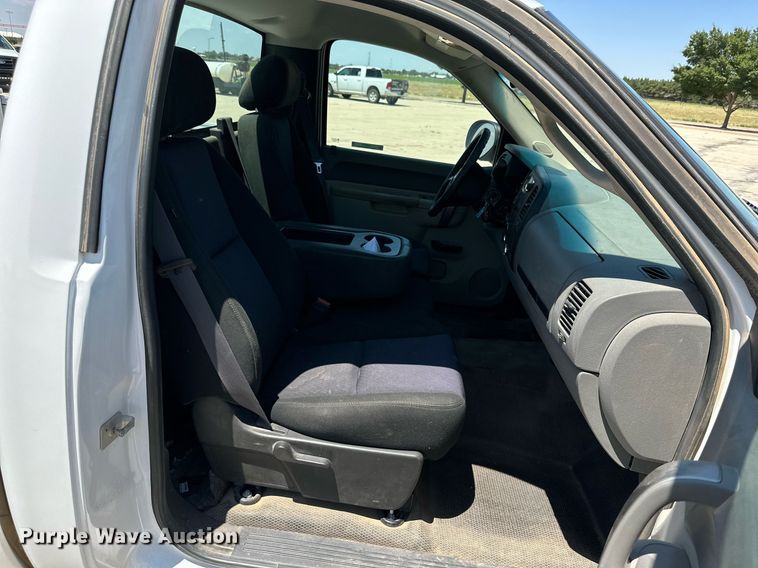 image for item KM9843 2011 Chevrolet Silverado 1500  pickup truck